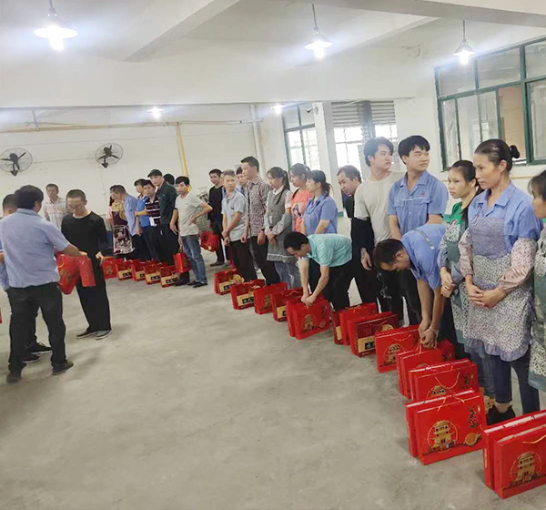 发给节假日礼品